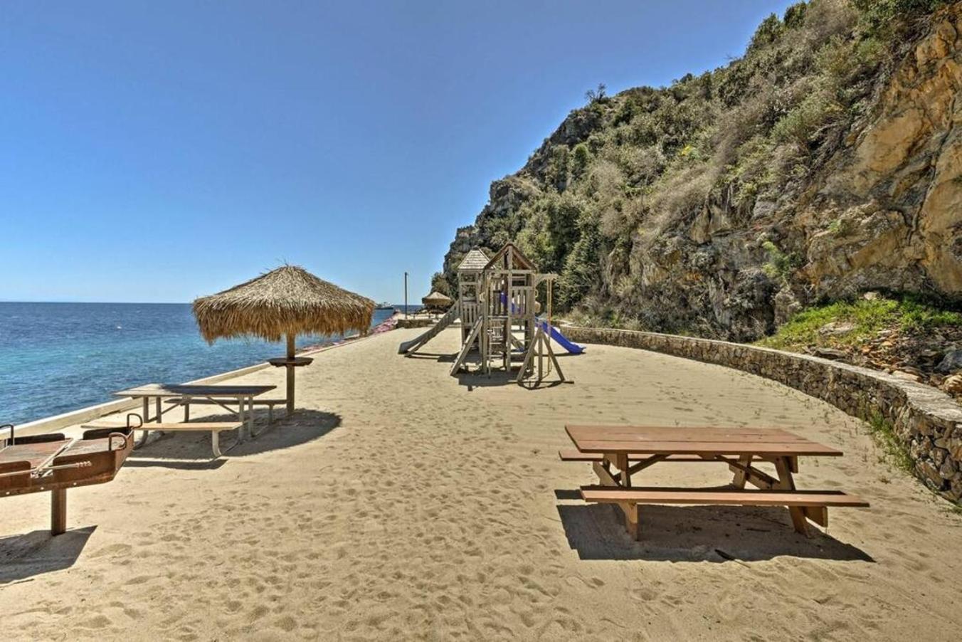 Gorgeous Oceanfront Villa With Panoramic Views Авалон Екстериор снимка