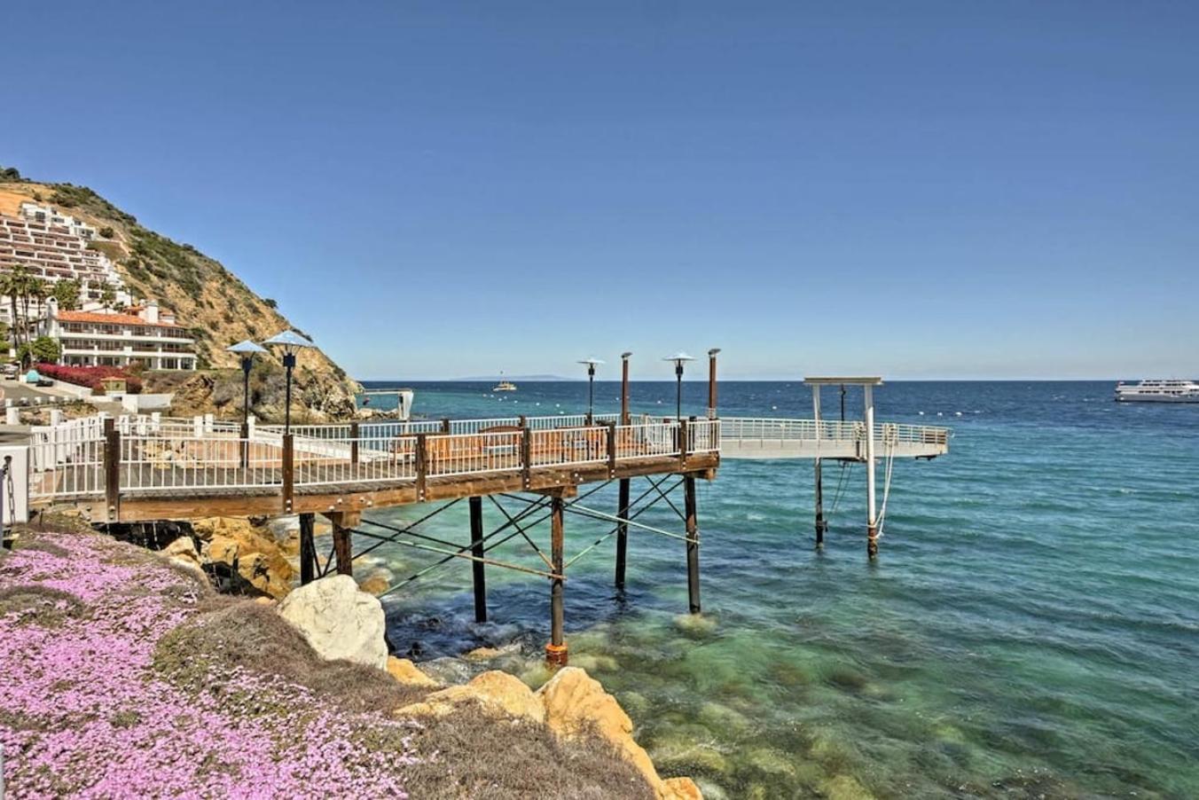 Gorgeous Oceanfront Villa With Panoramic Views Авалон Екстериор снимка