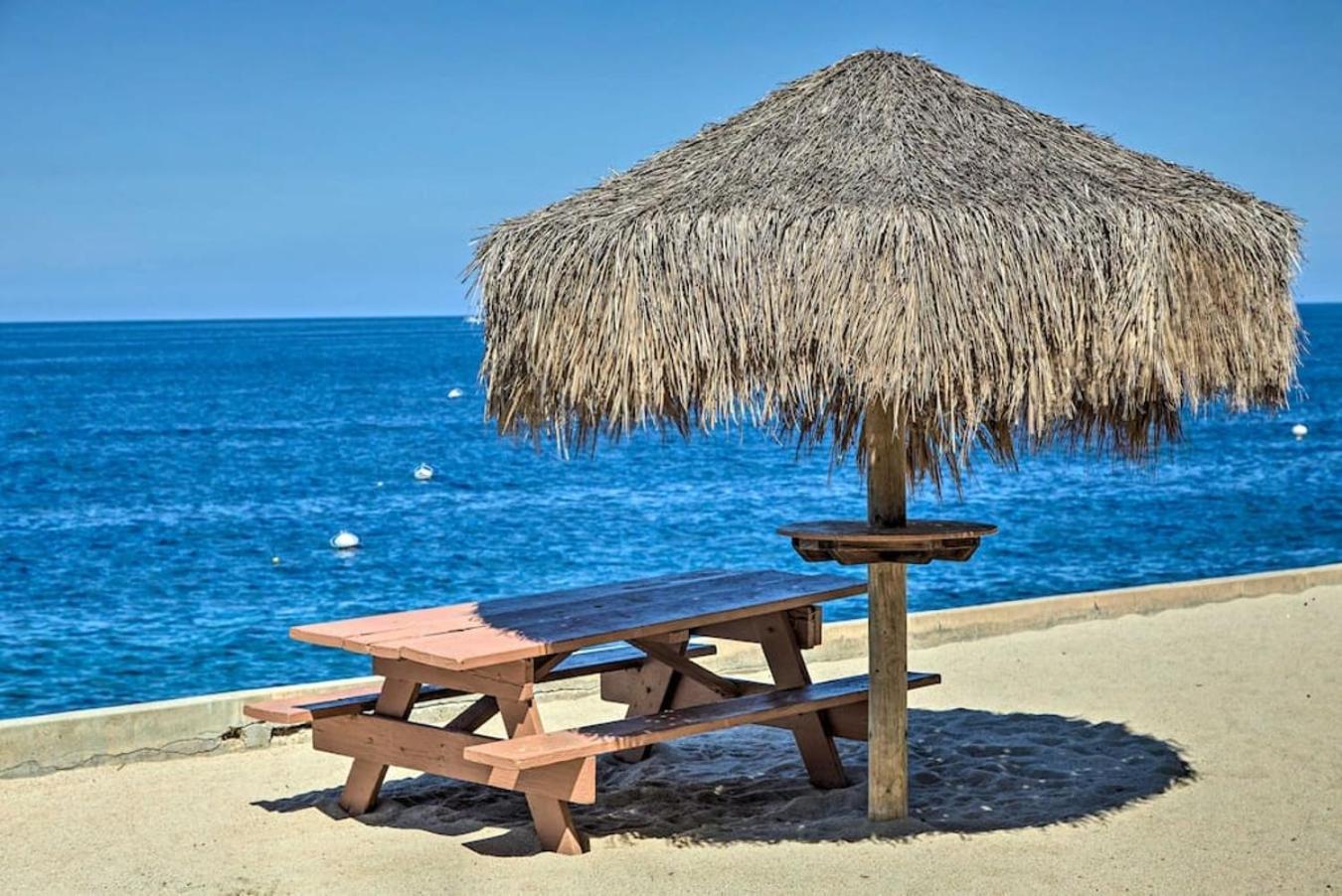 Gorgeous Oceanfront Villa With Panoramic Views Авалон Екстериор снимка