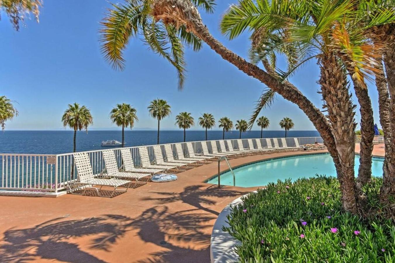 Gorgeous Oceanfront Villa With Panoramic Views Авалон Екстериор снимка