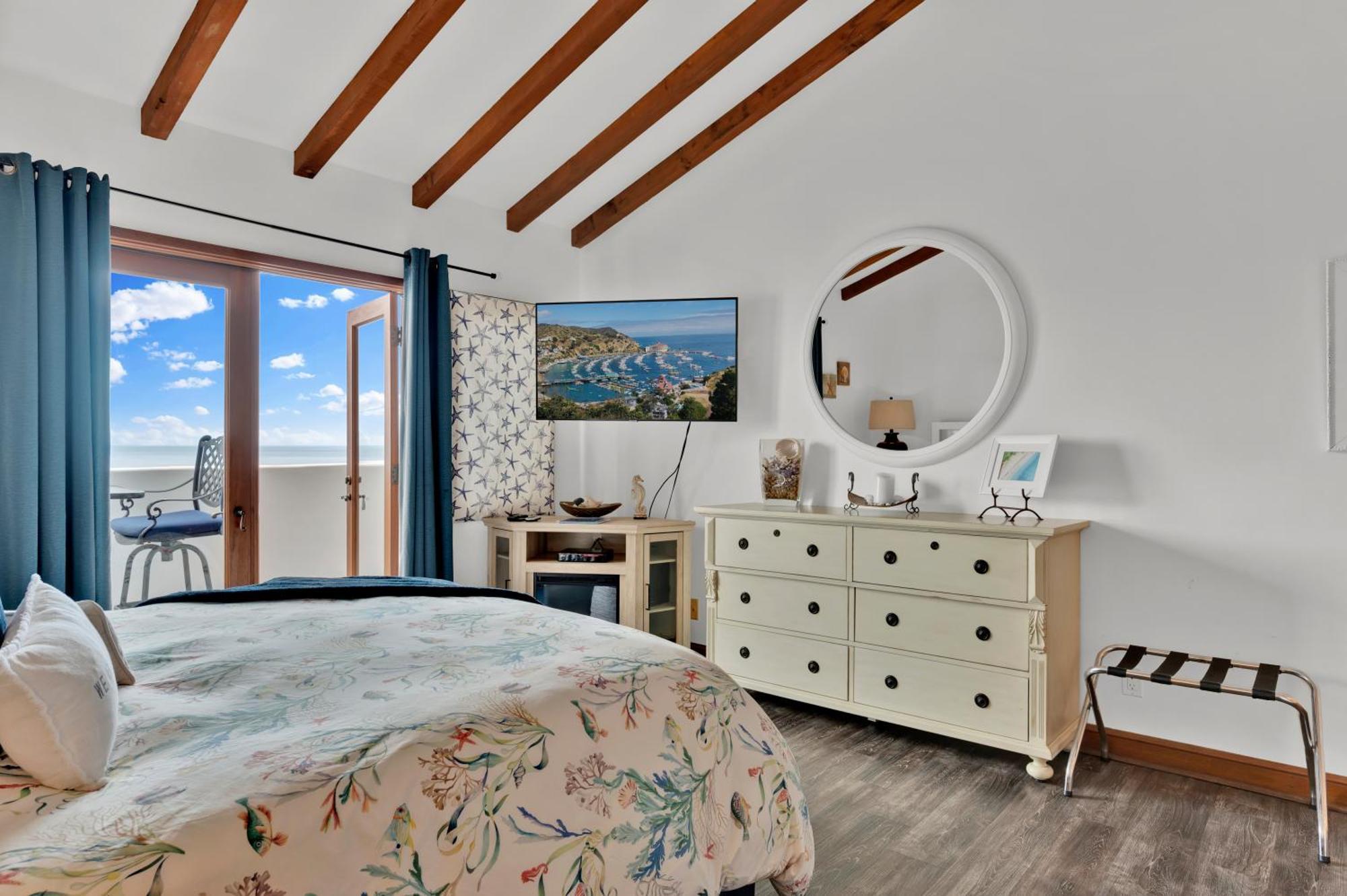 Gorgeous Oceanfront Villa With Panoramic Views Авалон Екстериор снимка