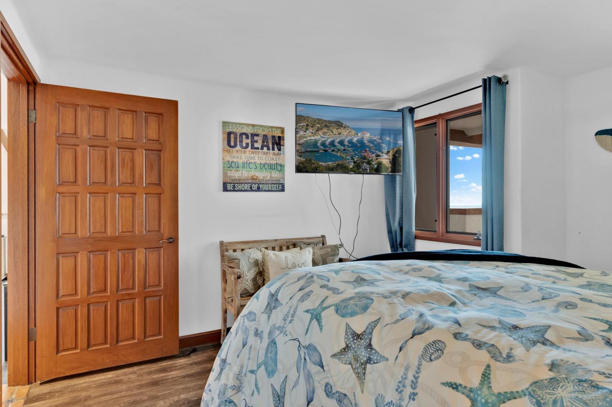 Gorgeous Oceanfront Villa With Panoramic Views Авалон Екстериор снимка