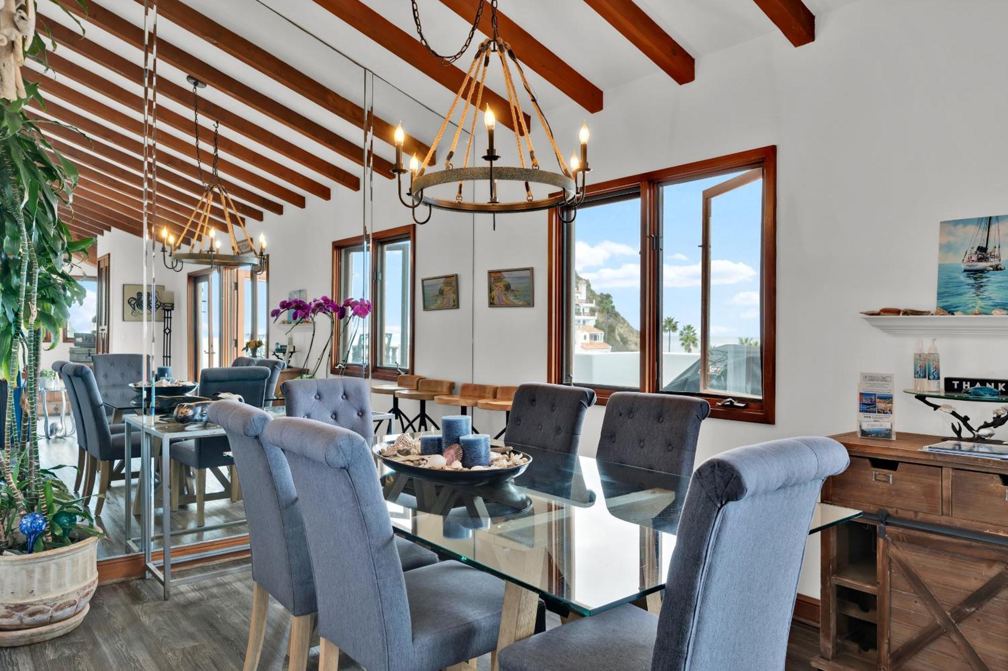 Gorgeous Oceanfront Villa With Panoramic Views Авалон Екстериор снимка
