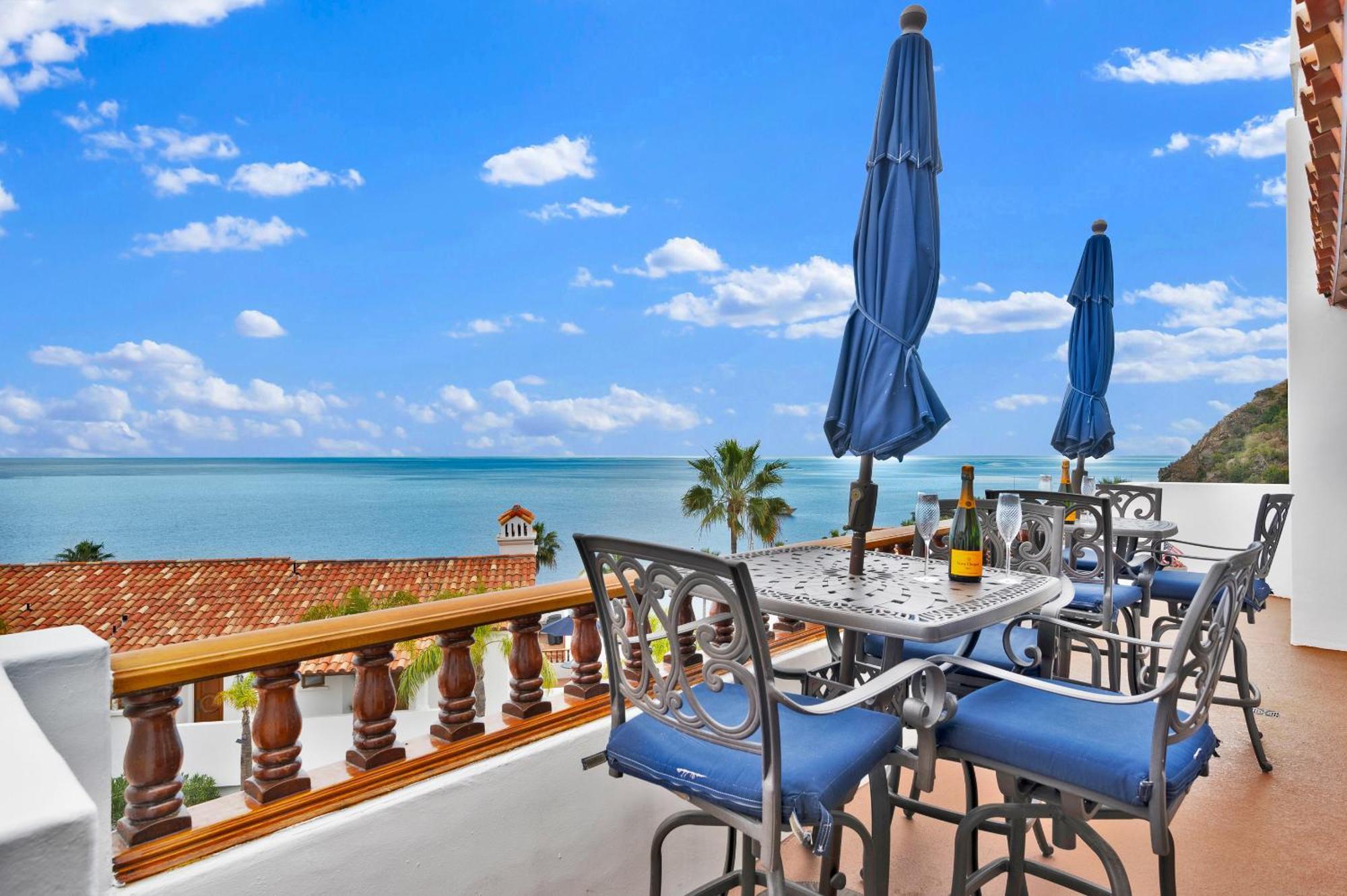 Gorgeous Oceanfront Villa With Panoramic Views Авалон Екстериор снимка